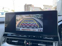 【バックカメラ】駐車時に後方がリアルタイム映像で確認できます。大型商業施設や立体駐車場での駐車時や、夜間のバック時に大活躍！運転スキルに関わらず、今や必須となった装備のひとつです！ 4