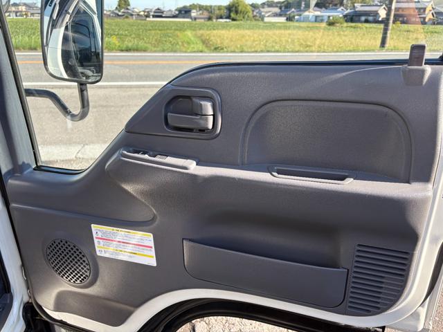 エルフトラック 　スタッドレスタイヤ積み込み（8枚目）