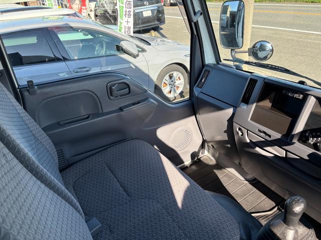 エルフトラック 　スタッドレスタイヤ積み込み（12枚目）