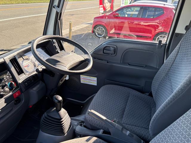 エルフトラック 　スタッドレスタイヤ積み込み（13枚目）