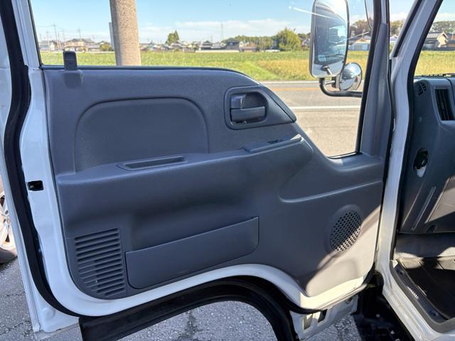 エルフトラック 　スタッドレスタイヤ積み込み（17枚目）