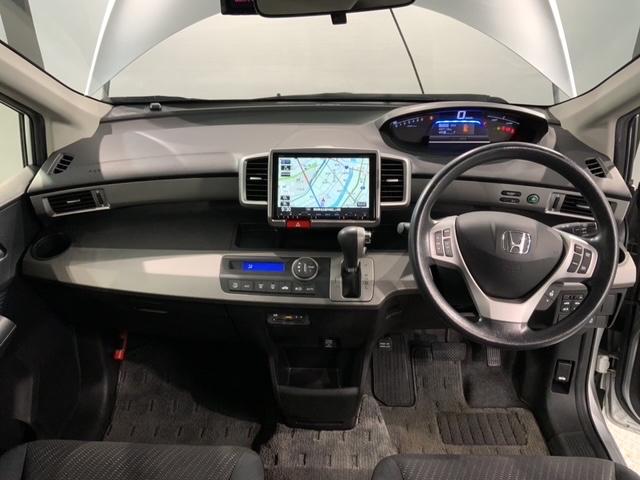 フリードハイブリッド ジャストセレクション 1年保証ナビTVRカメラCD録音 ナビテレビ セキュリティー 横滑り防止機能 記録簿 オートクルーズ 地デジ エアバック DVD再生可能 キーレスエントリー PS ETC フルオートエアコン ABS(8枚目)