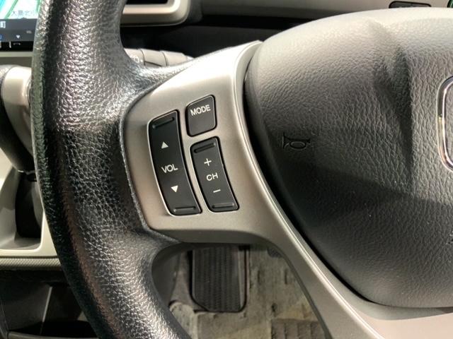 フリードハイブリッド ジャストセレクション 1年保証ナビTVRカメラCD録音 ナビテレビ セキュリティー 横滑り防止機能 記録簿 オートクルーズ 地デジ エアバック DVD再生可能 キーレスエントリー PS ETC フルオートエアコン ABS(9枚目)