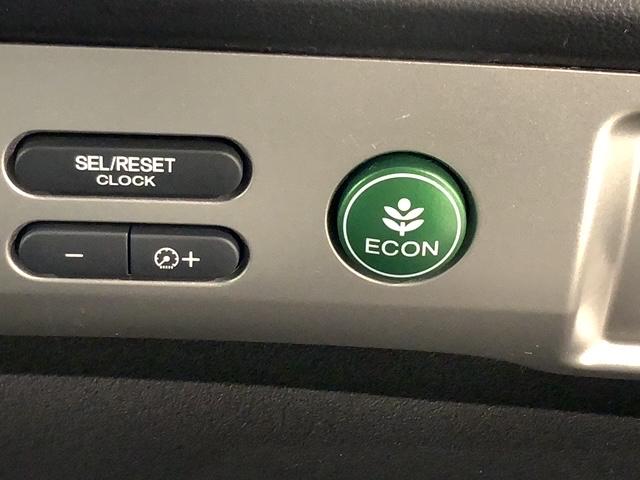 フリードハイブリッド ジャストセレクション 1年保証ナビTVRカメラCD録音 ナビテレビ セキュリティー 横滑り防止機能 記録簿 オートクルーズ 地デジ エアバック DVD再生可能 キーレスエントリー PS ETC フルオートエアコン ABS(15枚目)