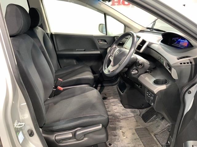 フリードハイブリッド ジャストセレクション 1年保証ナビTVRカメラCD録音 ナビテレビ セキュリティー 横滑り防止機能 記録簿 オートクルーズ 地デジ エアバック DVD再生可能 キーレスエントリー PS ETC フルオートエアコン ABS(17枚目)