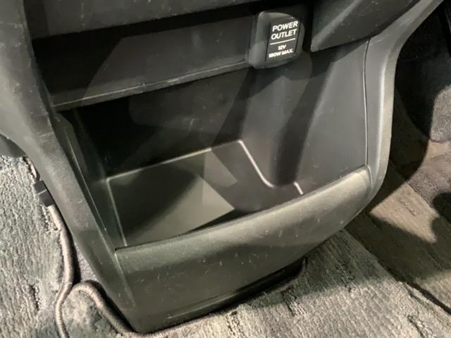 フリードハイブリッド ジャストセレクション 1年保証ナビTVRカメラCD録音 ナビテレビ セキュリティー 横滑り防止機能 記録簿 オートクルーズ 地デジ エアバック DVD再生可能 キーレスエントリー PS ETC フルオートエアコン ABS(27枚目)