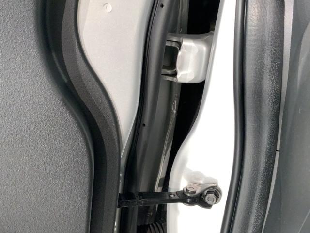 フリードハイブリッド ジャストセレクション 1年保証ナビTVRカメラCD録音 ナビテレビ セキュリティー 横滑り防止機能 記録簿 オートクルーズ 地デジ エアバック DVD再生可能 キーレスエントリー PS ETC フルオートエアコン ABS(42枚目)