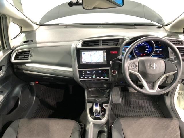 フィットハイブリッド Ｆパッケージ　１年保証　ナビＶＸＭ－１４５ＶＳｉ　ＴＶ　Ｒカメラ　ＤＶＤ　ドラレコ　ＥＴＣ　スマ－トキ－　盗難防止装置　ドアバイザ－　ＡＡＣ　Ｗエアバッグ　盗難警報装置　ＡＵＴＯエアコン　Ｄレコ　助手席エアバック（7枚目）