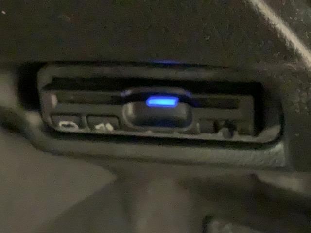 フィットハイブリッド Ｆパッケージ　１年保証　ナビＶＸＭ－１４５ＶＳｉ　ＴＶ　Ｒカメラ　ＤＶＤ　ドラレコ　ＥＴＣ　スマ－トキ－　盗難防止装置　ドアバイザ－　ＡＡＣ　Ｗエアバッグ　盗難警報装置　ＡＵＴＯエアコン　Ｄレコ　助手席エアバック（11枚目）