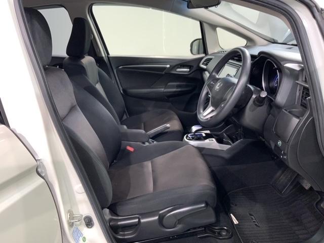 フィットハイブリッド Ｆパッケージ　１年保証　ナビＶＸＭ－１４５ＶＳｉ　ＴＶ　Ｒカメラ　ＤＶＤ　ドラレコ　ＥＴＣ　スマ－トキ－　盗難防止装置　ドアバイザ－　ＡＡＣ　Ｗエアバッグ　盗難警報装置　ＡＵＴＯエアコン　Ｄレコ　助手席エアバック（18枚目）