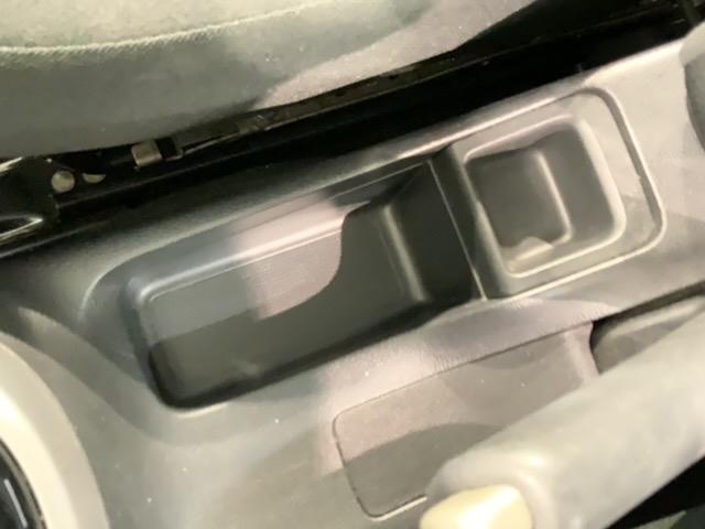 フィットハイブリッド Ｆパッケージ　１年保証　ナビＶＸＭ－１４５ＶＳｉ　ＴＶ　Ｒカメラ　ＤＶＤ　ドラレコ　ＥＴＣ　スマ－トキ－　盗難防止装置　ドアバイザ－　ＡＡＣ　Ｗエアバッグ　盗難警報装置　ＡＵＴＯエアコン　Ｄレコ　助手席エアバック（25枚目）