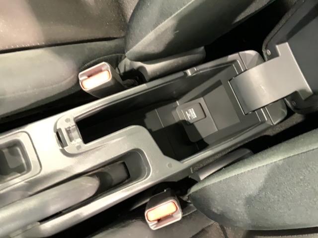 フィットハイブリッド Ｆパッケージ　１年保証　ナビＶＸＭ－１４５ＶＳｉ　ＴＶ　Ｒカメラ　ＤＶＤ　ドラレコ　ＥＴＣ　スマ－トキ－　盗難防止装置　ドアバイザ－　ＡＡＣ　Ｗエアバッグ　盗難警報装置　ＡＵＴＯエアコン　Ｄレコ　助手席エアバック（26枚目）