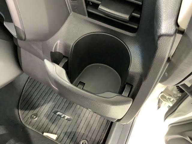 フィットハイブリッド Ｆパッケージ　１年保証　ナビＶＸＭ－１４５ＶＳｉ　ＴＶ　Ｒカメラ　ＤＶＤ　ドラレコ　ＥＴＣ　スマ－トキ－　盗難防止装置　ドアバイザ－　ＡＡＣ　Ｗエアバッグ　盗難警報装置　ＡＵＴＯエアコン　Ｄレコ　助手席エアバック（27枚目）