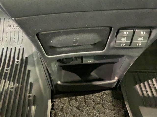 ヴォクシー ハイブリッドV 1年保証 ワンオーナー ナビ TV Rカメラ DVD Rモニター ドラレコ ETC LEDライト 横滑り防止 両側電動ドア シートヒーター クルコン フォグ スマートキー 盗難防止装置 整備記録簿(27枚目)