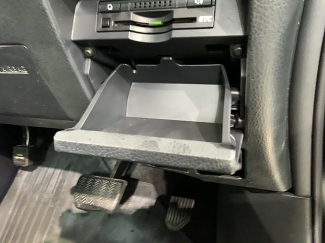 ヴォクシー ハイブリッドV 1年保証 ワンオーナー ナビ TV Rカメラ DVD Rモニター ドラレコ ETC LEDライト 横滑り防止 両側電動ドア シートヒーター クルコン フォグ スマートキー 盗難防止装置 整備記録簿(29枚目)