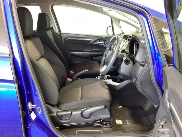 フィットハイブリッド Ｆパッケージ　福祉車両１年保証ワンオ－ナ－ナビ　地デジＴＶ　盗難警報装置　ワンオ－ナ－車　記録簿有り　ＡＵＴＯエアコン　助手席エアバック　ＥＴＣ付き　リヤカメラ　ＡＢＳ付　ＤＶＤ視聴　横滑り防止システム　ナビテレビ（16枚目）