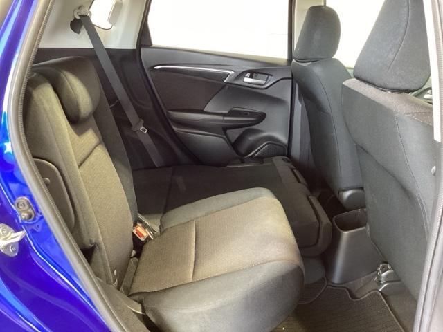 フィットハイブリッド Ｆパッケージ　福祉車両１年保証ワンオ－ナ－ナビ　地デジＴＶ　盗難警報装置　ワンオ－ナ－車　記録簿有り　ＡＵＴＯエアコン　助手席エアバック　ＥＴＣ付き　リヤカメラ　ＡＢＳ付　ＤＶＤ視聴　横滑り防止システム　ナビテレビ（28枚目）