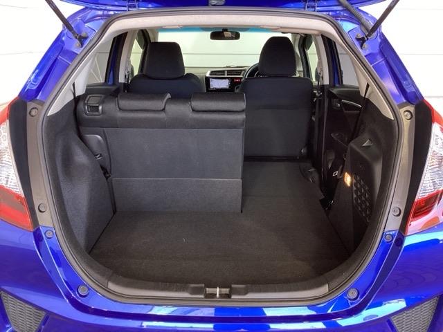 フィットハイブリッド Ｆパッケージ　福祉車両１年保証ワンオ－ナ－ナビ　地デジＴＶ　盗難警報装置　ワンオ－ナ－車　記録簿有り　ＡＵＴＯエアコン　助手席エアバック　ＥＴＣ付き　リヤカメラ　ＡＢＳ付　ＤＶＤ視聴　横滑り防止システム　ナビテレビ（30枚目）