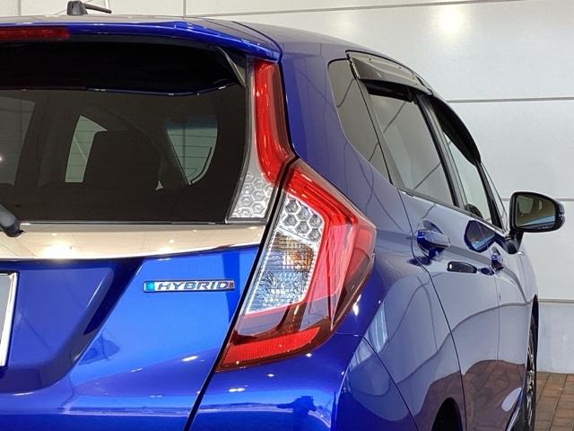 フィットハイブリッド Ｆパッケージ　福祉車両１年保証ワンオ－ナ－ナビ　地デジＴＶ　盗難警報装置　ワンオ－ナ－車　記録簿有り　ＡＵＴＯエアコン　助手席エアバック　ＥＴＣ付き　リヤカメラ　ＡＢＳ付　ＤＶＤ視聴　横滑り防止システム　ナビテレビ（39枚目）