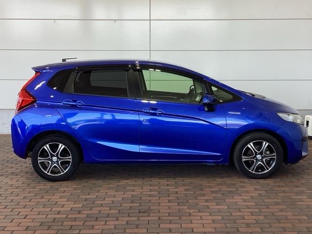 フィットハイブリッド Ｆパッケージ　福祉車両１年保証ワンオ－ナ－ナビ　地デジＴＶ　盗難警報装置　ワンオ－ナ－車　記録簿有り　ＡＵＴＯエアコン　助手席エアバック　ＥＴＣ付き　リヤカメラ　ＡＢＳ付　ＤＶＤ視聴　横滑り防止システム　ナビテレビ（53枚目）