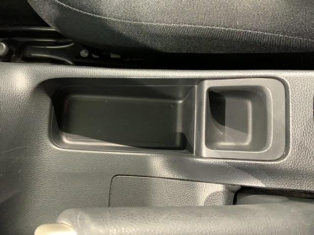 フィットハイブリッド Fパッケージ 1年保証 ナビVXM-194VFi TV Rカメラ BTオ-ディオ DVD ドラレコ ETC VSA スマ-トキ- スペアキ- 盗難防止装置 整備記録簿 ドアバイザ- AAC Wエアバッグ 記録簿有り(28枚目)