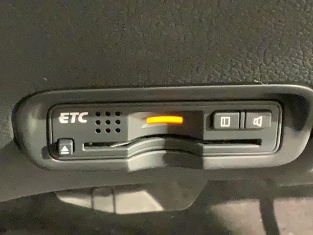 ヴェゼル ハイブリッドＺスタイルエディション　あんしんＰＫＧ　１年保証　ワンオーナー　ナビＶＸＭ－１６５ＶＦｉ　ＴＶ　Ｒカメラ　ＣＤ録音　ＢＴオ－ディオ　ＤＶＤ　ＥＴＣ　ＬＥＤライト　ＶＳＡ　シートヒーター　クルコン　アルミ　フォグ　スマートキー（11枚目）