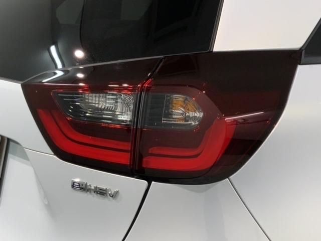 フィット e:HEVホーム H SENSING 新車保証 試乗車 ワンオーナー 純正ナビ TV Rカメラ BTオ-ディオ ETC LEDライト VSA クルコン スマートキー 盗難防止装置 整備記録簿 AAC Wエアバッグ(45枚目)