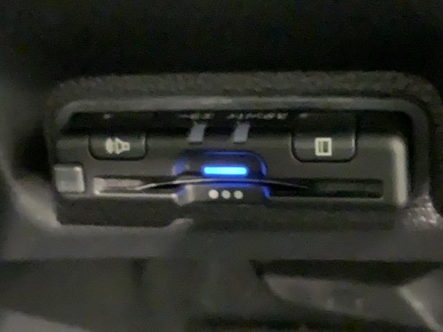 ヴェゼル ｅ：ＨＥＶＸ・ＨｕＮＴパッケージ　Ｈ　ＳＥＮＳＩＮＧ　新車保証　試乗車　ワンオーナー　ナビＬＸＭ－２４２ＺＦＮｉ　ＴＶ　Ｒカメラ　ＢＴオ－ディオ　ＥＴＣ　ＬＥＤライト　ＶＳＡ　シートヒーター　クルコン　アルミ　フォグ　スマートキー（12枚目）