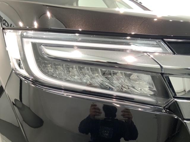 ＬＥＤヘッドライトは、点灯の瞬間から最大光量を発揮し、突然暗くなるトンネルなどでの安定感を高めます。