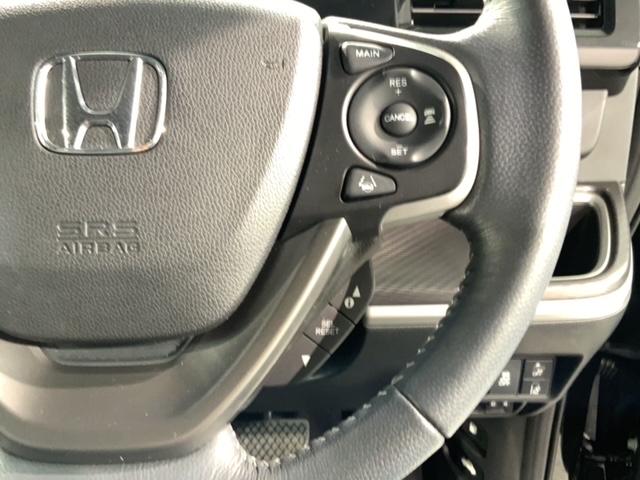 クルーズコントロールを装備しています。高速道路などで一定の速度で走ってくれるので運転が楽ですよ！速度を設定できますので、スピードの出しすぎにも注意できます。