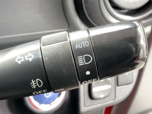 アクア S 1年保証 ナビ TV DVD ETC LEDライト アルミ フォグ スマートキー 盗難防止装置 整備記録簿 AAC Wエアバッグ ドアバイザー キーレスエントリ LEDヘッドライト フルセグ地デジ(9枚目)