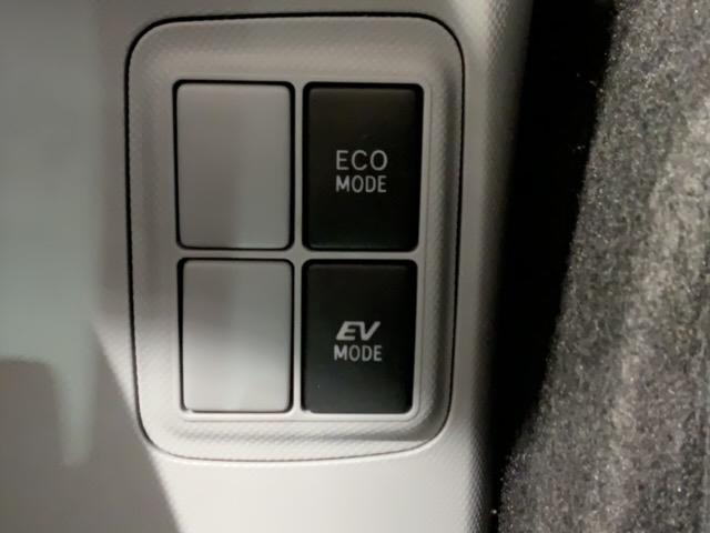 アクア S 1年保証 ナビ TV DVD ETC LEDライト アルミ フォグ スマートキー 盗難防止装置 整備記録簿 AAC Wエアバッグ ドアバイザー キーレスエントリ LEDヘッドライト フルセグ地デジ(12枚目)