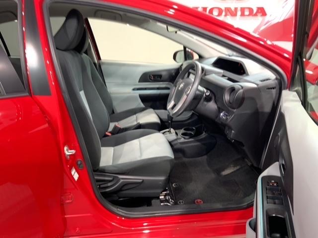 アクア S 1年保証 ナビ TV DVD ETC LEDライト アルミ フォグ スマートキー 盗難防止装置 整備記録簿 AAC Wエアバッグ ドアバイザー キーレスエントリ LEDヘッドライト フルセグ地デジ(17枚目)