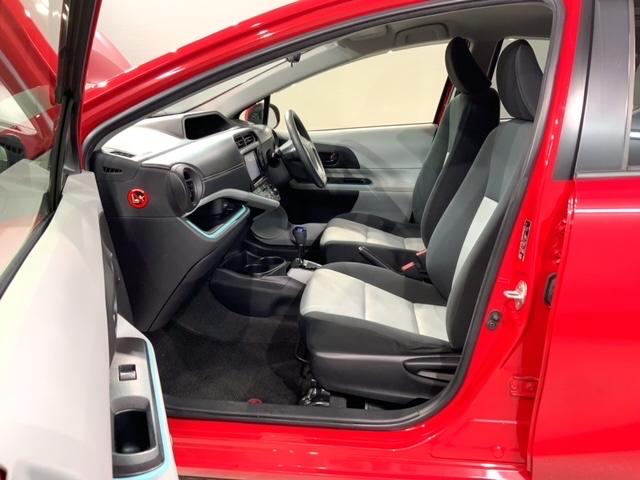 アクア S 1年保証 ナビ TV DVD ETC LEDライト アルミ フォグ スマートキー 盗難防止装置 整備記録簿 AAC Wエアバッグ ドアバイザー キーレスエントリ LEDヘッドライト フルセグ地デジ(30枚目)