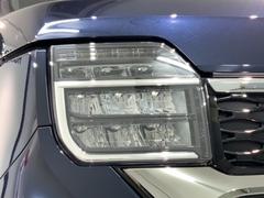 ＬＥＤヘッドライトは、点灯の瞬間から最大光量を発揮し、突然暗くなるトンネルなどでの安定感を高めます。 7