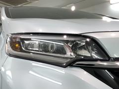 ＬＥＤヘッドライトは、点灯の瞬間から最大光量を発揮し、突然暗くなるトンネルなどでの安定感を高めます。 7