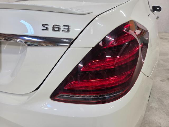 Ｓクラス Ｓ５５０ロングＡＭＧライン　ショーファーＰＫＧ　新品後期Ｓ６３仕様エアロ＆グリル＆２０インチＡＷ＆後期仕様ヘッドライト＆後期仕様テールランプ＆トランクスポイラ　３６０カメラ　黒革　パノラマルーフ　新品ロワリングキット　新品タイヤ（15枚目）