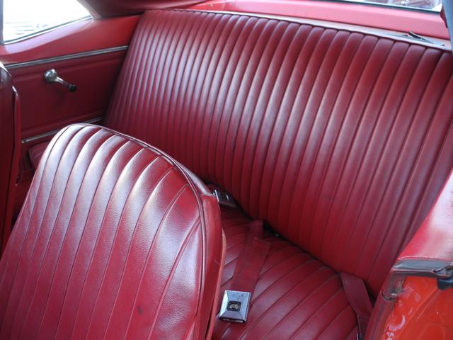 　赤革　３速ＭＴ　純正アルミ　１９６７年モデル(14枚目)