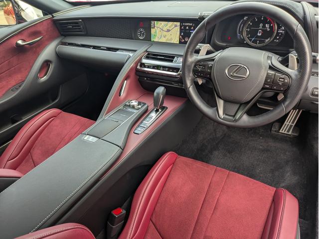 ＬＣ ＬＣ５００ｈ　ＨＵＤ　純正２１インチＡＷブラックペイント　新品タイヤ　レクサスセーフティーセンスプラス　レーダークルーズコントロール　レーンキーピングアシスト　ＢＳＭ　ＣＦＲＰルーフ　各所ブラックペイントカスタム（4枚目）