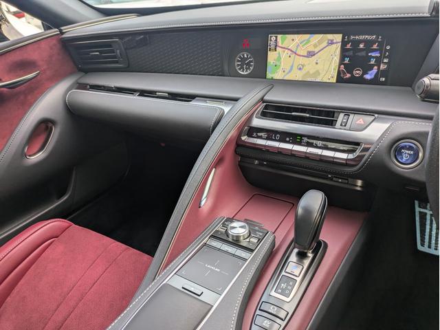 ＬＣ ＬＣ５００ｈ　ＨＵＤ　純正２１インチＡＷブラックペイント　新品タイヤ　レクサスセーフティーセンスプラス　レーダークルーズコントロール　レーンキーピングアシスト　ＢＳＭ　ＣＦＲＰルーフ　各所ブラックペイントカスタム（9枚目）