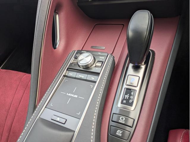 ＬＣ ＬＣ５００ｈ　ＨＵＤ　純正２１インチＡＷブラックペイント　新品タイヤ　レクサスセーフティーセンスプラス　レーダークルーズコントロール　レーンキーピングアシスト　ＢＳＭ　ＣＦＲＰルーフ　各所ブラックペイントカスタム（10枚目）