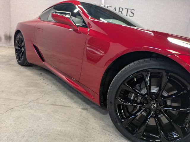 ＬＣ ＬＣ５００ｈ　ＨＵＤ　純正２１インチＡＷブラックペイント　新品タイヤ　レクサスセーフティーセンスプラス　レーダークルーズコントロール　レーンキーピングアシスト　ＢＳＭ　ＣＦＲＰルーフ　各所ブラックペイントカスタム（32枚目）
