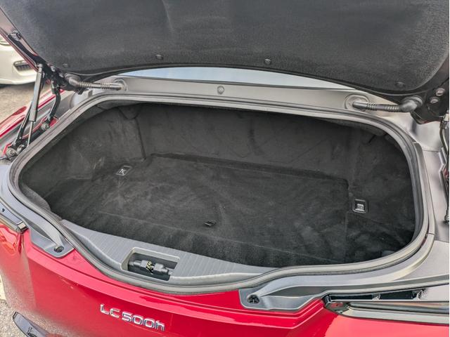 ＬＣ ＬＣ５００ｈ　ＨＵＤ　純正２１インチＡＷブラックペイント　新品タイヤ　レクサスセーフティーセンスプラス　レーダークルーズコントロール　レーンキーピングアシスト　ＢＳＭ　ＣＦＲＰルーフ　各所ブラックペイントカスタム（49枚目）