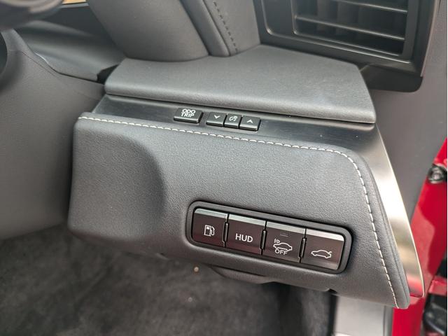 ＬＣ ＬＣ５００ｈ　ＨＵＤ　純正２１インチＡＷブラックペイント　新品タイヤ　レクサスセーフティーセンスプラス　レーダークルーズコントロール　レーンキーピングアシスト　ＢＳＭ　ＣＦＲＰルーフ　各所ブラックペイントカスタム（54枚目）