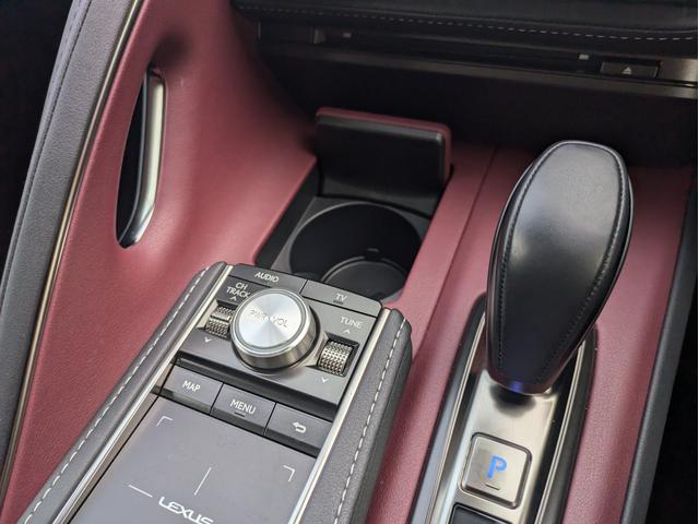 ＬＣ ＬＣ５００ｈ　ＨＵＤ　純正２１インチＡＷブラックペイント　新品タイヤ　レクサスセーフティーセンスプラス　レーダークルーズコントロール　レーンキーピングアシスト　ＢＳＭ　ＣＦＲＰルーフ　各所ブラックペイントカスタム（61枚目）