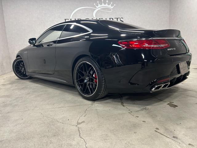 Ｓクラス Ｓ５５０　４マチック　クーペ　エディション　１　左ハンドル　１８８台限定車　スワロクリスタルＰＫＧ　ナイトビューアシスト　デジーノインテリア　白革エアシート　後期Ｓ６３仕様エアロ＆グリル＆２０インチＡＷ＆レッドキャリパ　３６０°カメラ　全塗装済黒（6枚目）