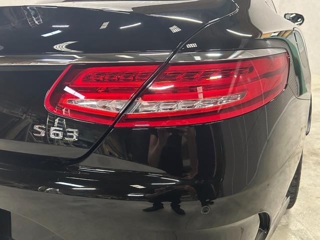 Ｓクラス Ｓ５５０　４マチック　クーペ　エディション　１　左ハンドル　１８８台限定車　スワロクリスタルＰＫＧ　ナイトビューアシスト　デジーノインテリア　白革エアシート　後期Ｓ６３仕様エアロ＆グリル＆２０インチＡＷ＆レッドキャリパ　３６０°カメラ　全塗装済黒（25枚目）