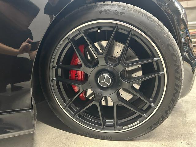 Ｓクラス Ｓ５５０　４マチック　クーペ　エディション　１　左ハンドル　１８８台限定車　スワロクリスタルＰＫＧ　ナイトビューアシスト　デジーノインテリア　白革エアシート　後期Ｓ６３仕様エアロ＆グリル＆２０インチＡＷ＆レッドキャリパ　３６０°カメラ　全塗装済黒（28枚目）