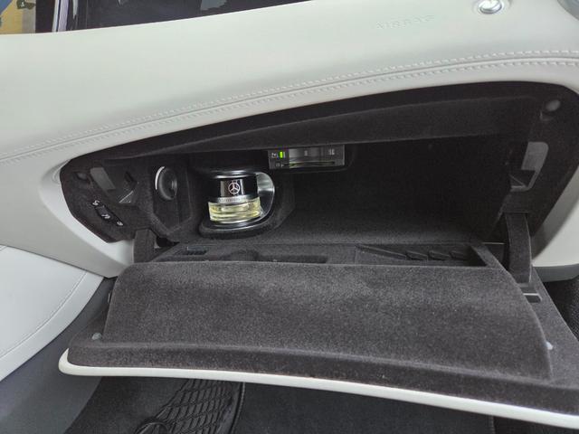 Ｓクラス Ｓ５５０　４マチック　クーペ　エディション　１　左ハンドル　１８８台限定車　スワロクリスタルＰＫＧ　ナイトビューアシスト　デジーノインテリア　白革エアシート　後期Ｓ６３仕様エアロ＆グリル＆２０インチＡＷ＆レッドキャリパ　３６０°カメラ　全塗装済黒（51枚目）