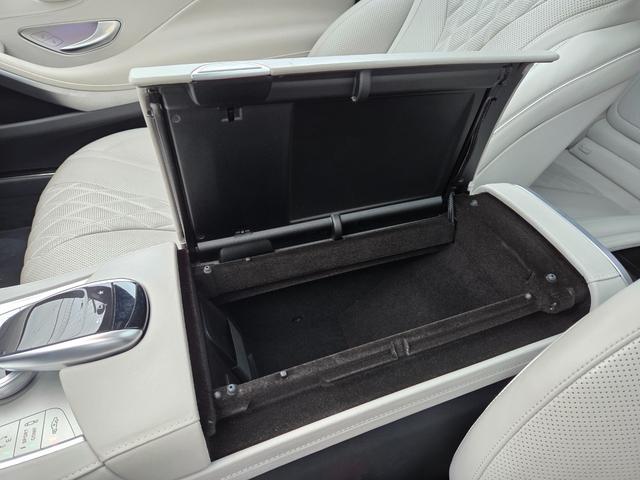 Ｓクラス Ｓ５５０　４マチック　クーペ　エディション　１　左ハンドル　１８８台限定車　スワロクリスタルＰＫＧ　ナイトビューアシスト　デジーノインテリア　白革エアシート　後期Ｓ６３仕様エアロ＆グリル＆２０インチＡＷ＆レッドキャリパ　３６０°カメラ　全塗装済黒（63枚目）